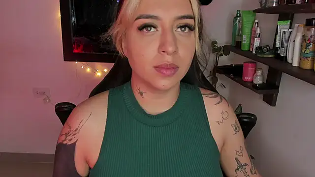 AnnikaMerliahh  online show from December 21, 1:40 pm