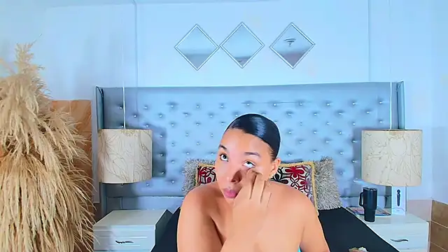 EileenBenzon online show from November 8, 4:07 pm