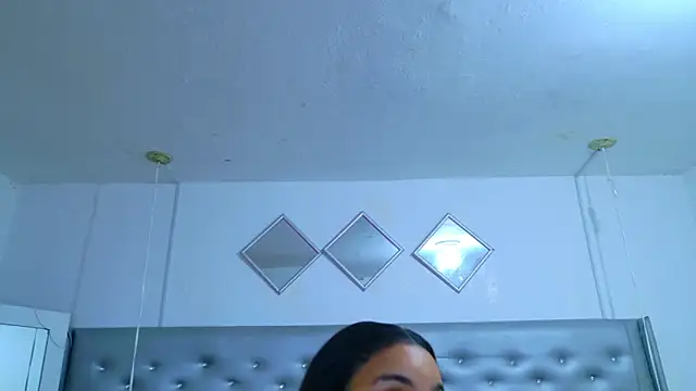EileenBenzon online show from April 27, 1:31 pm