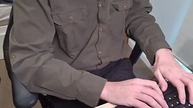 Snapshot of an4y8ot chatting on November 24, 8:47 am an4y8ot online show from November 24, 8:47 am