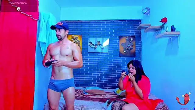 Snapshot of alessandro27yleonora chatting on February 17, 10:56 am alessandro27yleonora online show from February 17, 10:56 am