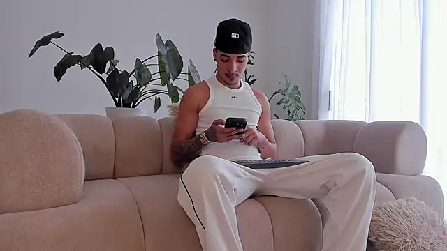 Snapshot of Ian_and_Noah chatting on July 1, 7:46 pm Ian and Noah online show from July 1, 7:46 pm