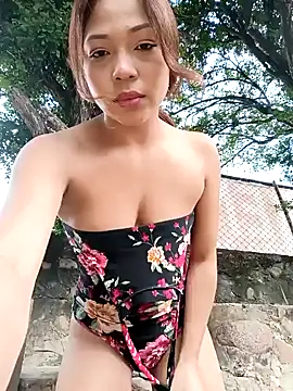 sweet outdoor charm online show from December 13, 8:58 pm