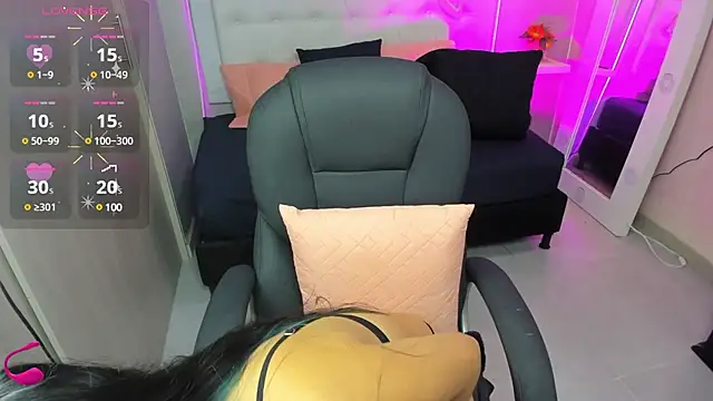 EMALINDA  HILSS online show from March 12, 11:53 am