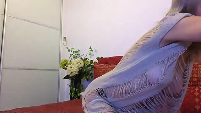 Snapshot of _Maddalena_ chatting on October 9, 8:40 pm  Maddalena  online show from October 9, 8:40 pm