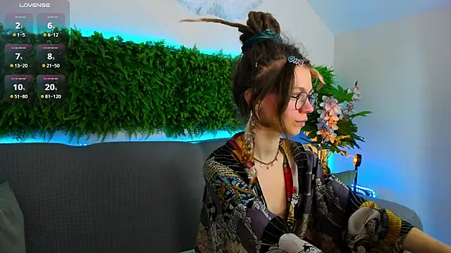 Snapshot of Rin_Skylar chatting on October 27, 7:34 am Rin Skylar online show from October 27, 7:34 am