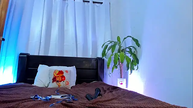 Snapshot of lanaa_paul1 chatting on December 5, 4:01 pm lanaa paul1 online show from December 5, 4:01 pm