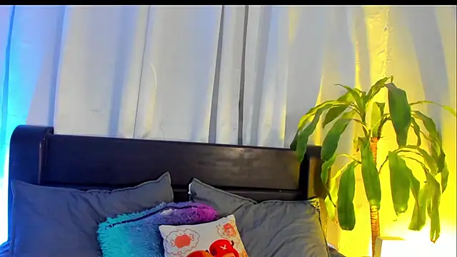 Snapshot of lanaa_paul1 chatting on January 25, 2:03 pm lanaa paul1 online show from January 25, 2:03 pm