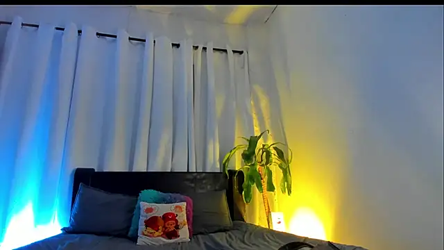 Snapshot of lanaa_paul1 chatting on January 28, 11:28 am lanaa paul1 online show from January 28, 11:28 am