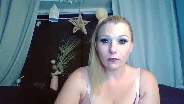 DevilsAngel13 online show from September 16, 7:04 pm