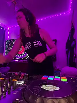 Nina-Chick777 online show from February 22, 11:47 pm