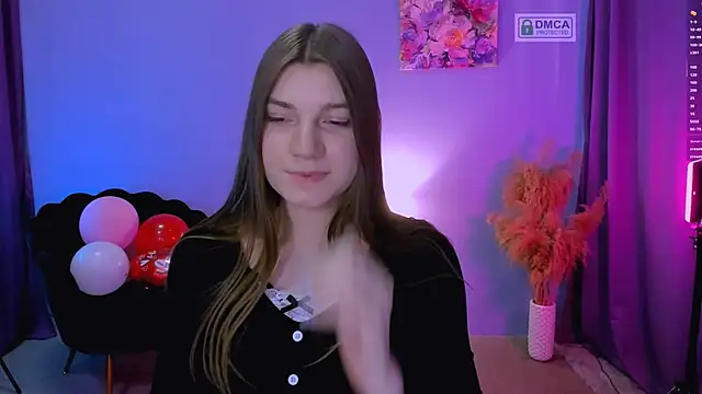 Snapshot of pure_radiance1 chatting on February 19, 4:00 pm pure radiance1 online show from February 19, 4:00 pm