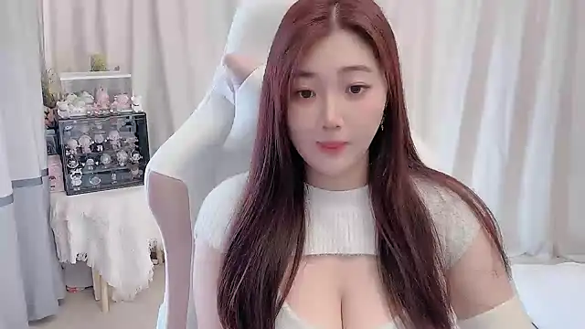 Stars Elyn online show from December 18, 5:04 am