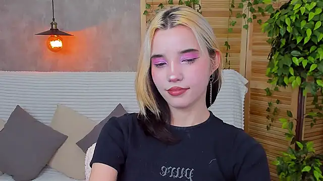 as1an girlfriend online show from January 27, 7:24 am