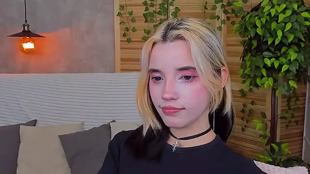 as1an girlfriend online show from January 28, 2:21 pm