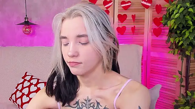 as1an girlfriend online show from February 19, 1:17 pm