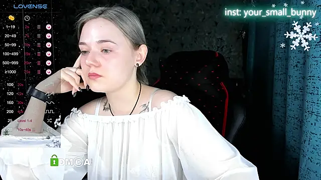 Snapshot of Your_small_bunny chatting on December 21, 2:19 am Your small bunny online show from December 21, 2:19 am