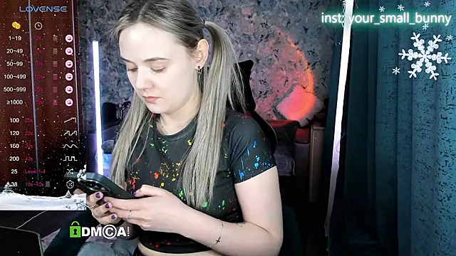 Snapshot of Your_small_bunny chatting on February 3, 6:40 am Your small bunny online show from February 3, 6:40 am