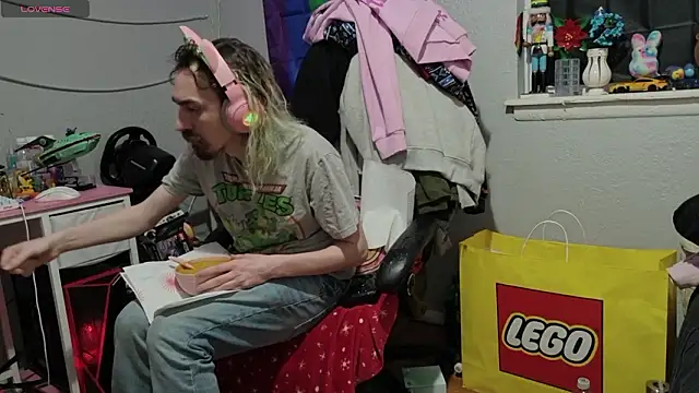 tallnerdyguy online show from February 8, 3:10 am