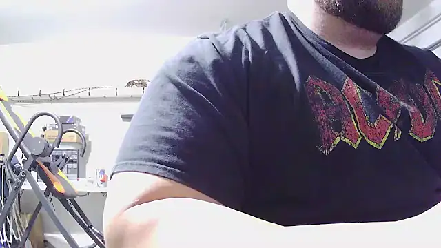 Snapshot of Strong_Bear89 chatting on February 16, 6:59 pm Strong Bear89 online show from February 16, 6:59 pm