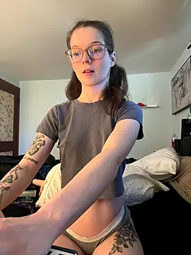 Snapshot of dreamteemergirl chatting on October 15, 6:52 pm dreamteemergirl online show from October 15, 6:52 pm