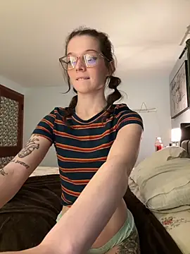 Snapshot of dreamteemergirl chatting on November 18, 1:55 am dreamteemergirl online show from November 18, 1:55 am