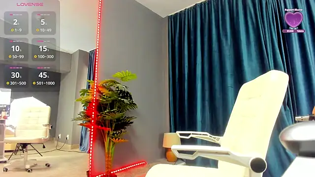 Snapshot of LaurynCopper chatting on October 6, 6:00 am LaurynCopper online show from October 6, 6:00 am