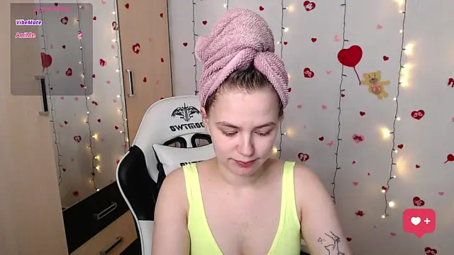 Snapshot of Fox_Lisa chatting on February 8, 2:16 pm Fox Lisa online show from February 8, 2:16 pm