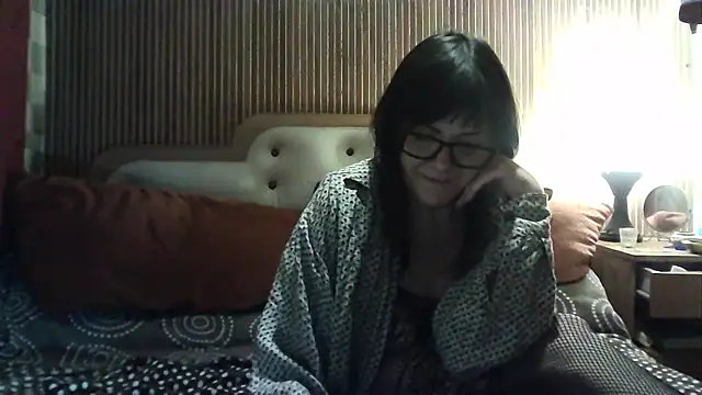 Snapshot of AlanaLaDream chatting on December 21, 1:15 am AlanaLaDream online show from December 21, 1:15 am