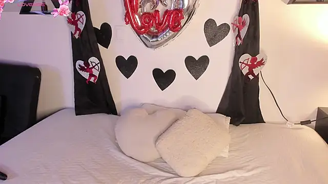 Khenta Michells online show from February 14, 10:45 am