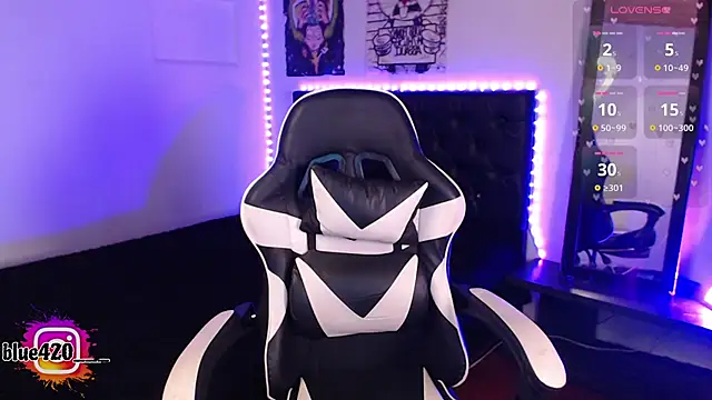 Skyler  blue4 online show from October 19, 8:53 pm