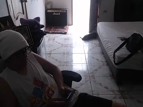 Snapshot of Pit_xxz chatting on December 4, 4:48 pm Pit xxz online show from December 4, 4:48 pm