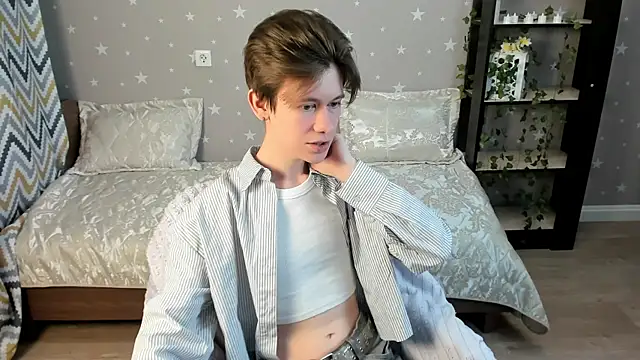 AndrewwCarter2 online show from December 20, 7:43 pm