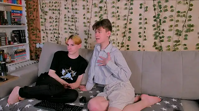 Snapshot of AndrewwCarter2 chatting on March 26, 8:25 pm AndrewwCarter2 online show from March 26, 8:25 pm