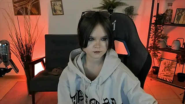 Snapshot of Elainebeness chatting on December 1, 11:47 pm Elainebeness online show from December 1, 11:47 pm