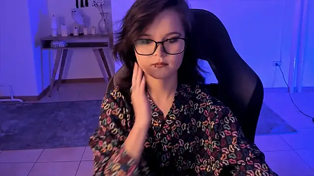 Snapshot of Elainebeness chatting on December 11, 5:37 pm Elainebeness online show from December 11, 5:37 pm