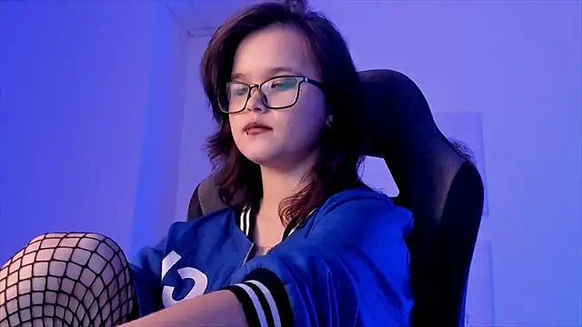 Snapshot of Elainebeness chatting on December 15, 1:57 am Elainebeness online show from December 15, 1:57 am