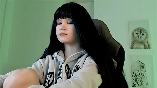 Snapshot of Elainebeness chatting on December 15, 4:26 pm Elainebeness online show from December 15, 4:26 pm