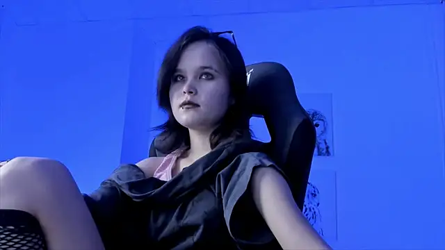 Snapshot of Elainebeness chatting on December 25, 1:53 am Elainebeness online show from December 25, 1:53 am