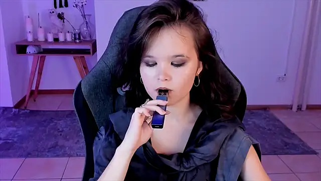 Snapshot of Elainebeness chatting on December 27, 7:35 pm Elainebeness online show from December 27, 7:35 pm