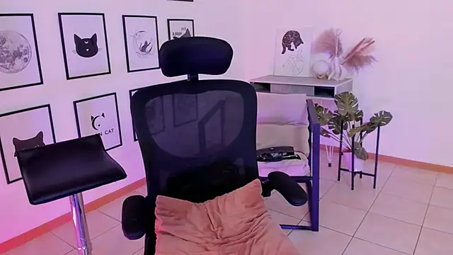 Snapshot of Elainebeness chatting on January 7, 7:28 pm Elainebeness online show from January 7, 7:28 pm