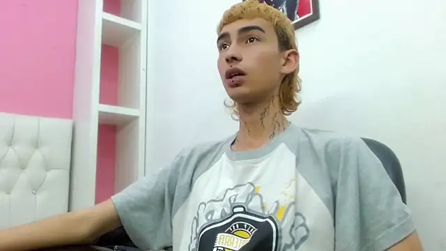 Snapshot of ttimy_x_boy chatting on February 20, 6:59 am ttimy x boy online show from February 20, 6:59 am