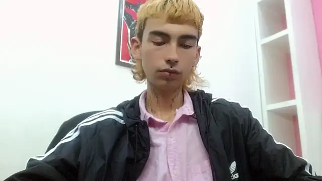 Snapshot of ttimy_x_boy chatting on February 26, 3:22 pm ttimy x boy online show from February 26, 3:22 pm