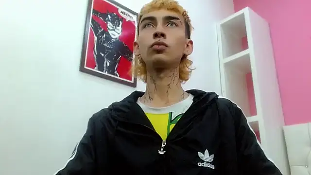 Snapshot of ttimy_x_boy chatting on March 4, 7:09 pm ttimy x boy online show from March 4, 7:09 pm