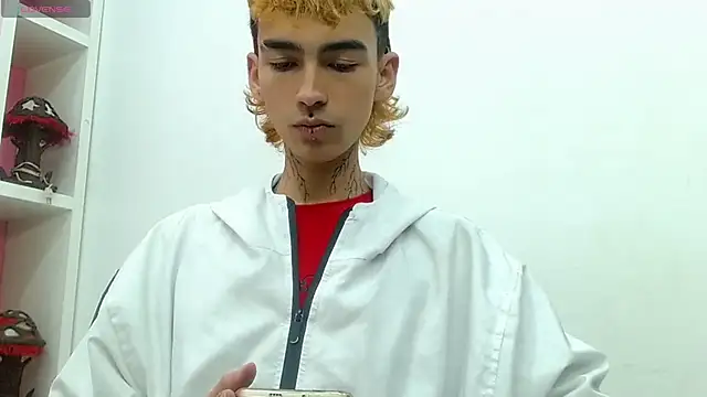 Snapshot of ttimy_x_boy chatting on March 9, 7:40 pm ttimy x boy online show from March 9, 7:40 pm