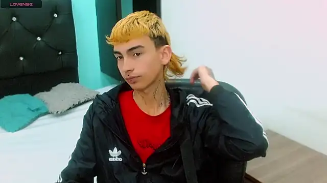 Snapshot of ttimy_x_boy chatting on March 16, 8:13 pm ttimy x boy online show from March 16, 8:13 pm