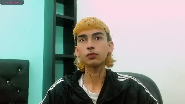 Snapshot of ttimy_x_boy chatting on March 19, 9:30 pm ttimy x boy online show from March 19, 9:30 pm