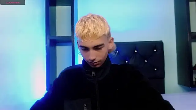 Snapshot of ttimy_x_boy chatting on March 26, 8:25 pm ttimy x boy online show from March 26, 8:25 pm