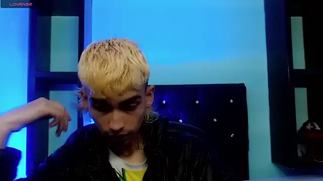 Snapshot of ttimy_x_boy chatting on March 30, 8:21 pm ttimy x boy online show from March 30, 8:21 pm