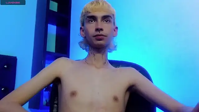 Snapshot of ttimy_x_boy chatting on March 31, 8:26 am ttimy x boy online show from March 31, 8:26 am